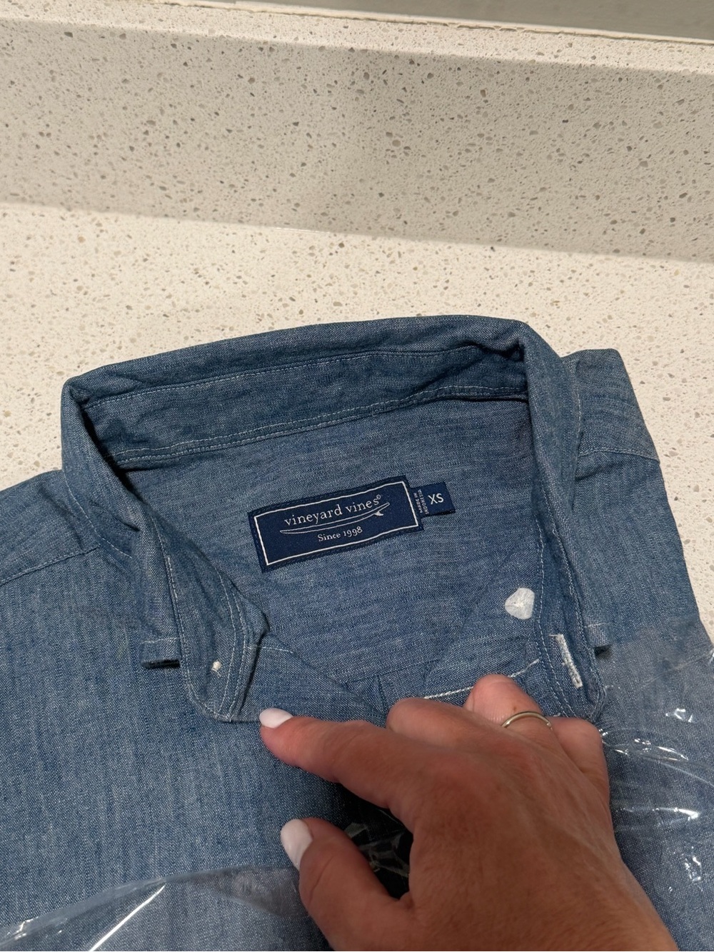 Vineyard Vines Men’s Chambray Denim Dress Shirt longsleeve- XS NWT - Picture 5 of 6
